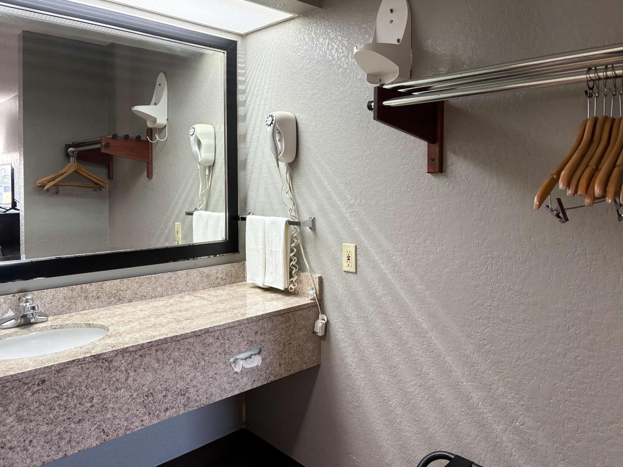 Motel 6 Prattville Al Exteriör bild